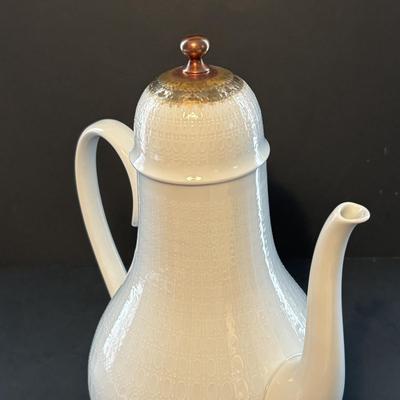 LOT 101: Vintage Rosenthal "Romance" Collection: Coffee/Teapot, 6 Teacups & 4 Saucers