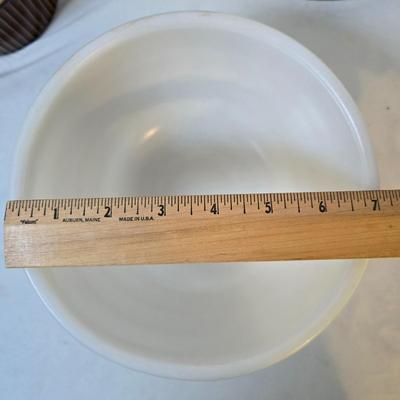 Lot 111: Bakers Delight: Bundt Pan in Box, Covered Cake Plate, Square Bundt Pan, Apple Pie Recipe Pie Plate,