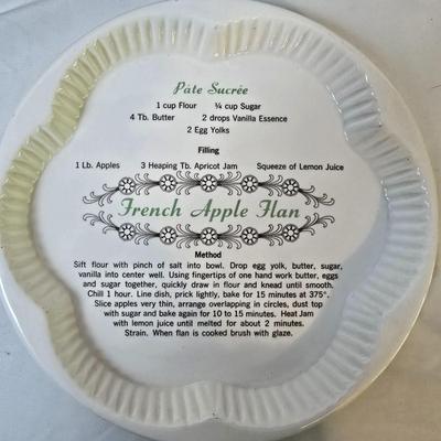 Lot 111: Bakers Delight: Bundt Pan in Box, Covered Cake Plate, Square Bundt Pan, Apple Pie Recipe Pie Plate,