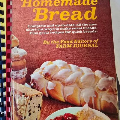 Lot 111: Bakers Delight: Bundt Pan in Box, Covered Cake Plate, Square Bundt Pan, Apple Pie Recipe Pie Plate,