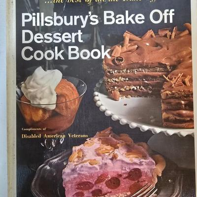 Lot 111: Bakers Delight: Bundt Pan in Box, Covered Cake Plate, Square Bundt Pan, Apple Pie Recipe Pie Plate,