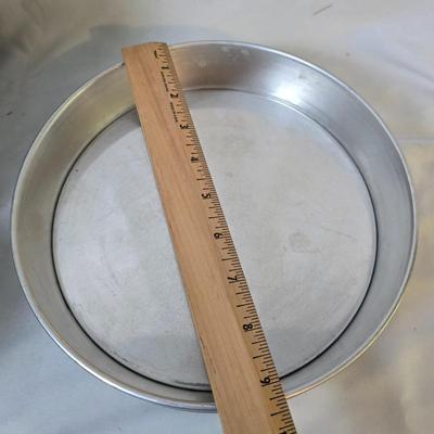 Lot 111: Bakers Delight: Bundt Pan in Box, Covered Cake Plate, Square Bundt Pan, Apple Pie Recipe Pie Plate,