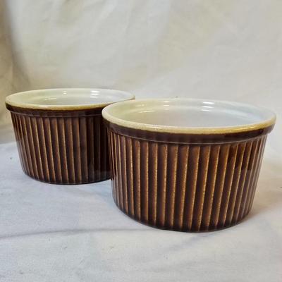 Lot 111: Bakers Delight: Bundt Pan in Box, Covered Cake Plate, Square Bundt Pan, Apple Pie Recipe Pie Plate,