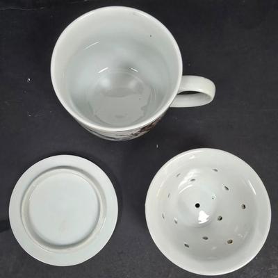 LOT 134: Time for Tea: Teapots, Cups & Infusers