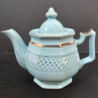 LOT 134: Time for Tea: Teapots, Cups & Infusers