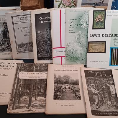LOT 148: Alpenblumen by Josef Weisz German Flower Guide with Vintage Wildflower Digest and Agricultural Bulletin Pamphlets & More