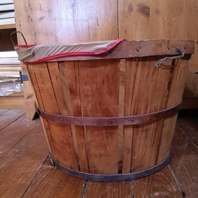 LOT 152: Set of (5) Bushel and Picking Baskets