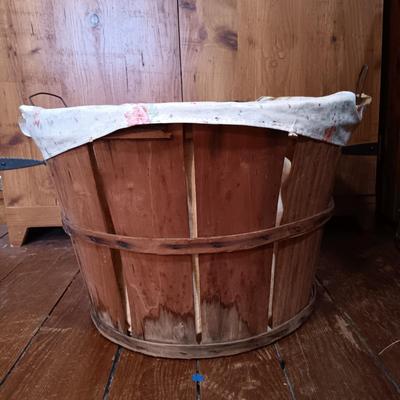 LOT 152: Set of (5) Bushel and Picking Baskets