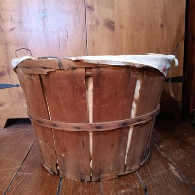 LOT 152: Set of (5) Bushel and Picking Baskets