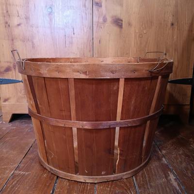 LOT 152: Set of (5) Bushel and Picking Baskets