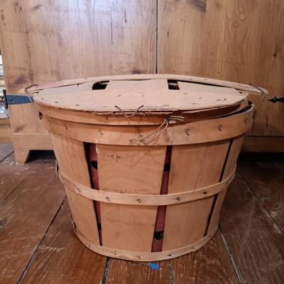 LOT 152: Set of (5) Bushel and Picking Baskets