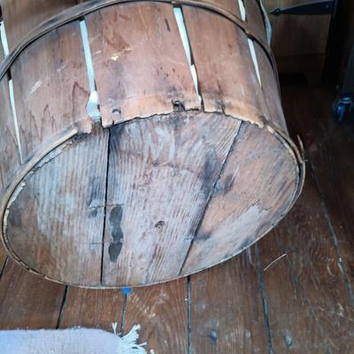 LOT 152: Set of (5) Bushel and Picking Baskets
