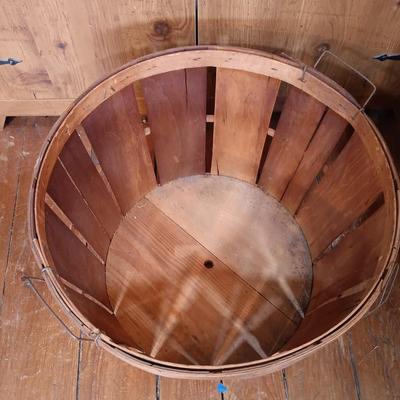 LOT 152: Set of (5) Bushel and Picking Baskets