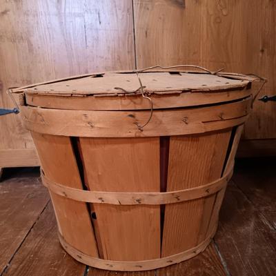 LOT 152: Set of (5) Bushel and Picking Baskets