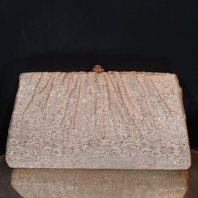LOT 161: Collection of Vintage and Antique Collars, Vintage Purses & More