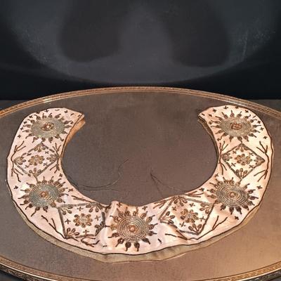 LOT 161: Collection of Vintage and Antique Collars, Vintage Purses & More