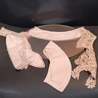 LOT 161: Collection of Vintage and Antique Collars, Vintage Purses & More