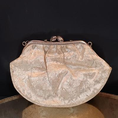 LOT 161: Collection of Vintage and Antique Collars, Vintage Purses & More