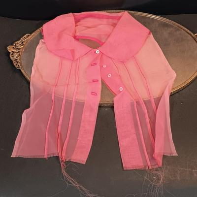 LOT 161: Collection of Vintage and Antique Collars, Vintage Purses & More