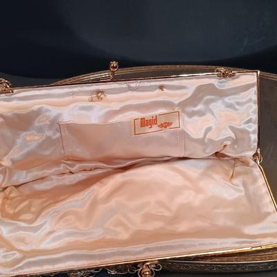 LOT 161: Collection of Vintage and Antique Collars, Vintage Purses & More