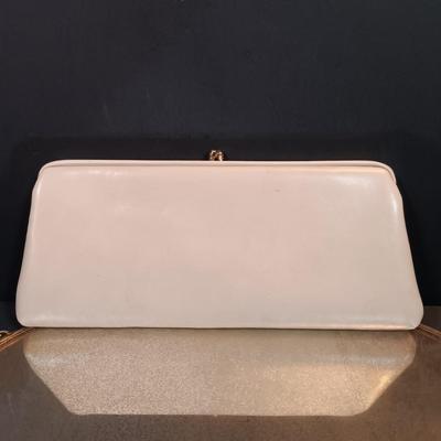 LOT 161: Collection of Vintage and Antique Collars, Vintage Purses & More