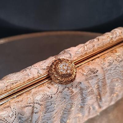 LOT 161: Collection of Vintage and Antique Collars, Vintage Purses & More