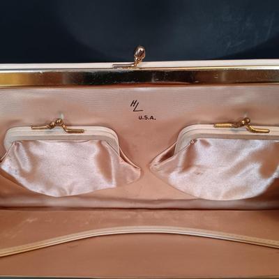 LOT 161: Collection of Vintage and Antique Collars, Vintage Purses & More