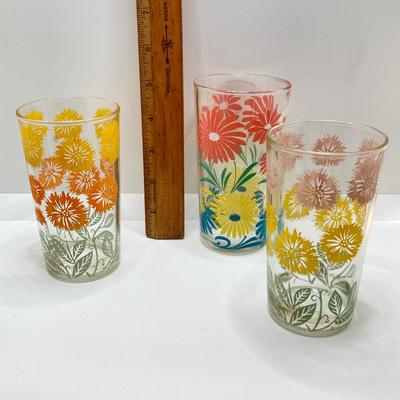 LOT 166: Vintage Glasses - Juice Pitcher, Juicer with Collection of Drinking Glasses