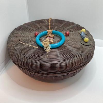 LOT 174: Handcrafted Baskets and Pottery (Silver Springs, Fla.)