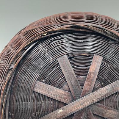LOT 174: Handcrafted Baskets and Pottery (Silver Springs, Fla.)