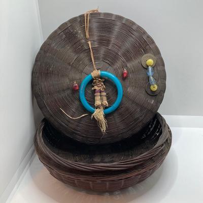 LOT 174: Handcrafted Baskets and Pottery (Silver Springs, Fla.)