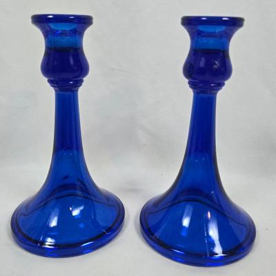 LOT 191: Colbalt Blue Glass Collection: Pitcher, Candlesticks, Plate and Vases