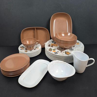 LOT 197: TexasWear Melamine Plate Set