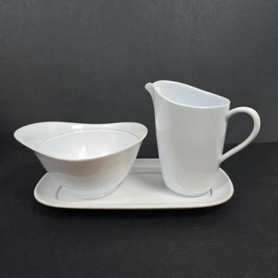 LOT 197: TexasWear Melamine Plate Set