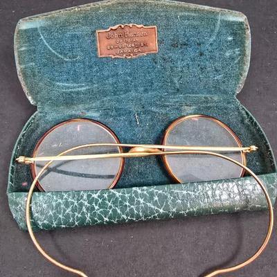 LOT 199: Ladies' Vanity Set with Vintage Handkerchiefs