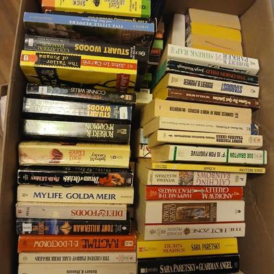 Large assortment of paperback books - Stuart Woods - Robert Parker - Connie Willis Lots of winter reading!