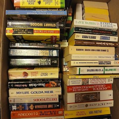 Large assortment of paperback books - Stuart Woods - Robert Parker - Connie Willis Lots of winter reading!