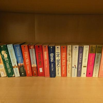 Collection of Daniel Steel and Mary Higgins Clark books