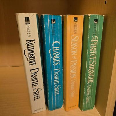 Collection of Daniel Steel and Mary Higgins Clark books