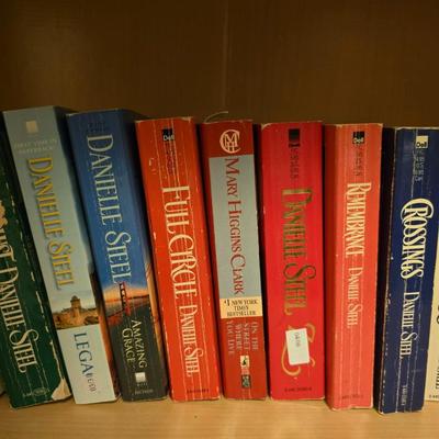 Collection of Daniel Steel and Mary Higgins Clark books