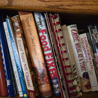 Assorted "feel good" "eat good" books - Simply Colorado - 365 Microwave meals - Sugar smart express - One meal at a...