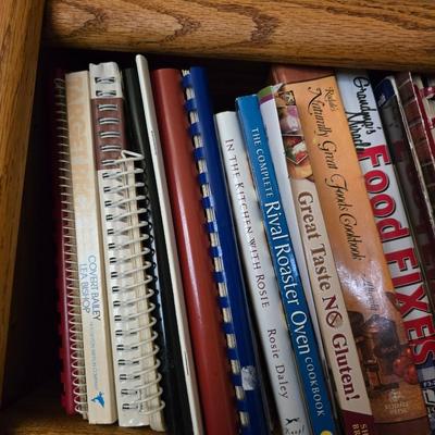 Assorted "feel good" "eat good" books - Simply Colorado - 365 Microwave meals - Sugar smart express - One meal at a...