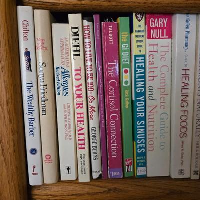 More "feel good" "Eat good" books - Thyroid solution - Choices for a healthy heart - Eat Smart - The good fat...
