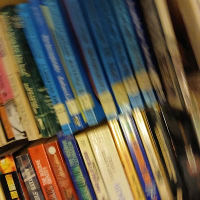 Assorted paperback books - Barbara Courtland - Patrick Suskind - Robert Ludlum - Maeve Binchy - Ann Rule and other authors