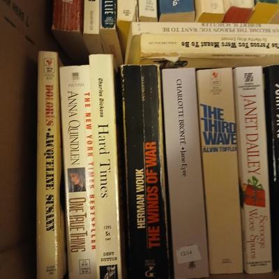 Huge variety of Paperback books- Linda Howard - Carl Hiaasen - Lisa Gardner - Coleen Mccullough and more great authors