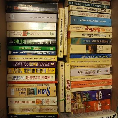 Huge variety of Paperback books- Linda Howard - Carl Hiaasen - Lisa Gardner - Coleen Mccullough and more great authors
