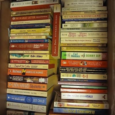 Huge variety of Paperback books- Linda Howard - Carl Hiaasen - Lisa Gardner - Coleen Mccullough and more great authors