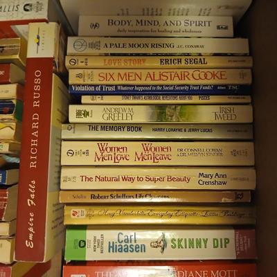 Huge variety of Paperback books- Linda Howard - Carl Hiaasen - Lisa Gardner - Coleen Mccullough and more great authors