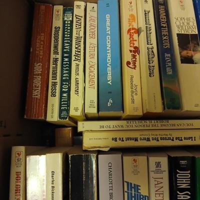 Huge variety of Paperback books- Linda Howard - Carl Hiaasen - Lisa Gardner - Coleen Mccullough and more great authors