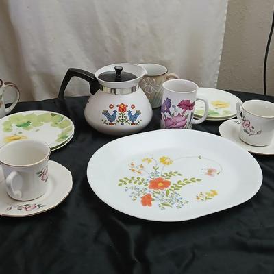 Vintage 1975 Corning Country Festival Blue Birds Coffee Tea Pot 6 Cups with platter, Mikasa dessert plates and mugs